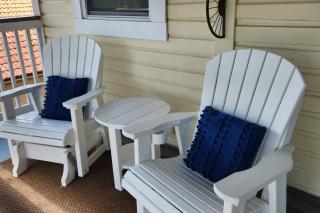 Cozy Apartment Overlooking Downtown and Park NO KIDS, NO PETS - 2