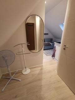 Dachzimmer mit Kochecke und Duschbad, nahe Messe - 5