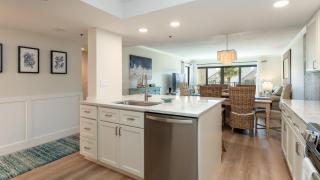 Enjoy the balcony with an ocean view located on the no-drive beach! - New Smyrna Beach - 1