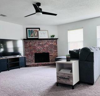 Cheerful 3 Bedroom Vacation Home - McKinney - 8