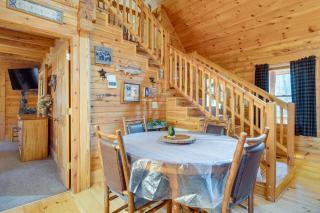 Pet-Friendly Cabin with Loft 5 Mi to Lake Lure! - Lake Lure - 6