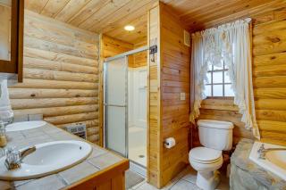 Pet-Friendly Cabin with Loft 5 Mi to Lake Lure! - Lake Lure - 1