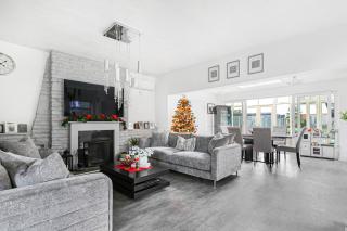 Hampton Oasis with Heated Pool & Large Garden - Molesey - 7