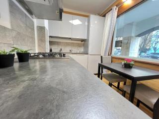 "R&P apartment", short term stay, elegant design, Bisceglie metro station, easy for San Siro and Fiera Milano, free parking - Milan - 4