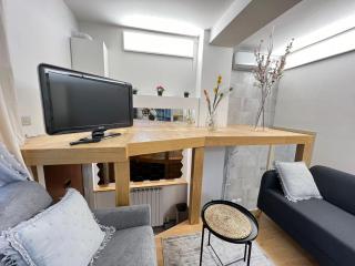 "R&P apartment", short term stay, elegant design, Bisceglie metro station, easy for San Siro and Fiera Milano, free parking - Milan - 8
