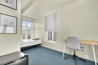 Central Guest House - Bedroom with en suite Bathroom - Stavanger - 4