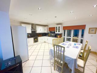 Lime Tree House - Heston - 3