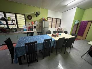 Homestay Hjh Rokiah, F.Tementi - - 9