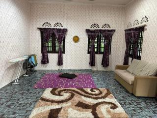 Homestay Hjh Rokiah, F.Tementi - - 2