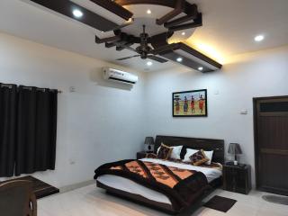 Hotel Dawat - Pura Raghunāth - 0