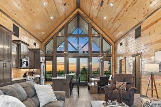 Bright Cabin w Spa + Mountain Views Sleeps 12 - 0