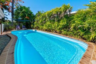 Trinity Beach Family Getaway 4BR, Sleeps 10 - Pool - Trinity Beach - 6
