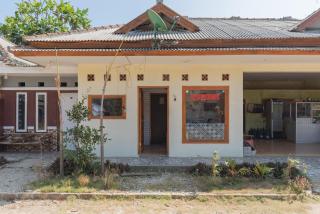 RedDoorz near Pantai Ujung Genteng - 9