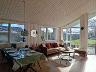 Cosy Summerhouse Near The Waterfront - Strøby - 3