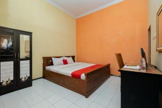 RedDoorz Syariah at Jalan Sunan Giri Tuban - Tuban - 3