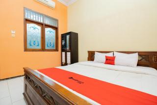 RedDoorz Syariah at Jalan Sunan Giri Tuban - Tuban - 6