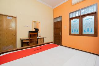 RedDoorz Syariah at Jalan Sunan Giri Tuban - Tuban - 7