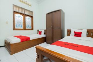 RedDoorz Syariah at Jalan Sunan Giri Tuban - Tuban - 1