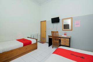 RedDoorz Syariah at Jalan Sunan Giri Tuban - Tuban - 2