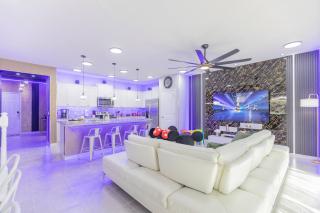 Amazing Themed House wpvt Pool and Game Room - Davenport - 1