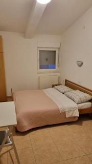 Apartments and rooms Niki 2 - 8