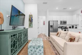 2 Bedrooms- 2 Bathrooms- Margaritaville 8029St - 9
