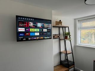 modern 1 bed apartment with car parking - Bitton - 1