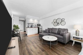 Direct Ocean Front Queen Suite! Sea Mist Resort 21006 - Perfect for 2 guests! - 2