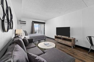 Direct Ocean Front Queen Suite! Sea Mist Resort 21006 - Perfect for 2 guests! - Myrtle Beach - 1