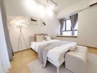 [Beachfront Seaview w Projector] 6-8 Pax, 3 Rooms. - 2