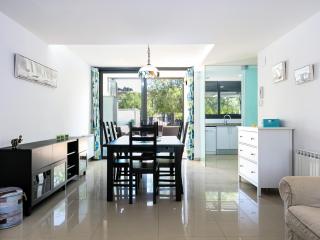 Casa adosada con piscina, jardín comunitario y garaje en el centro de Roses - ES-228-104 - 7