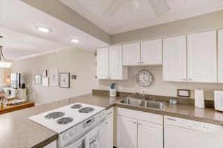 *Steps to Beach, Heated Pool, Balcony, Amenities* - Bradenton Beach - 1
