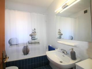 Apartamento con jardín a 150 m de la playa, 2 habitaciones, terraza con vistas parciales al mar, AC, BBQ. - ES-228-151 - Llança - 1
