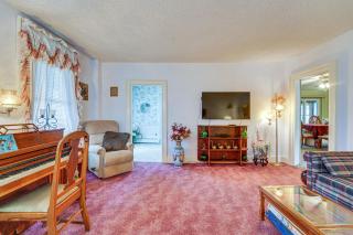 Pet-Friendly Franklinville Farmhouse with Sunroom! - - 7