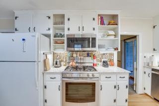 Pet-Friendly Franklinville Farmhouse w/ Sunroom! - 2