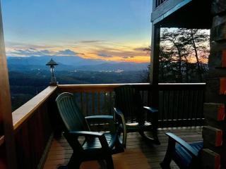 Yogi's Den: Breathtaking Views! 3 min to Dollywood, on 1 acre! - 5