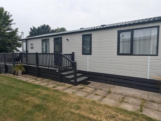 BEAUTIFUL LODGE on SHOREFIELD Country Park on edge of New Forest ENTERTAINMENT AND LEISURE PASSES INCLUDED - Milford on Sea - 3