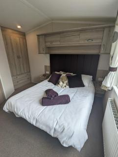 BEAUTIFUL LODGE on SHOREFIELD Country Park on edge of New Forest ENTERTAINMENT AND LEISURE PASSES INCLUDED - Milford on Sea - 2