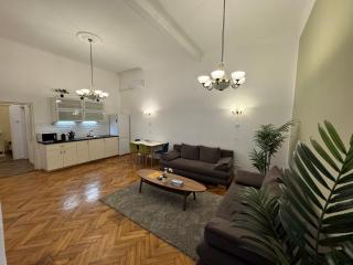 Exceptional Apartment in City Center - Budapest - 8