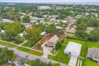 Nest & Nook, Hot Tub, Fire pit, Deck, Yard, close to lake - 5