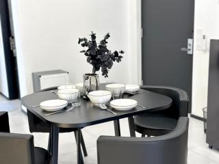 Georgetown Modern Stylish Urban 3BR, InfinityPool with Seaview, 3 Queen bed - Jelutong - 9