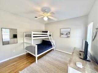 Serenity Cottage , Fenced Yard, Hot Tub, Firepit, Near Bay, Santa Rosa Beach - 5