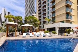 Minutes to Beach Pool Gym WFH Station Lanai - Honolulu - 0