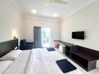 Morjim Sunset Guesthouse- Apartments with Kitchen & AC Rooms - Morjim - 3