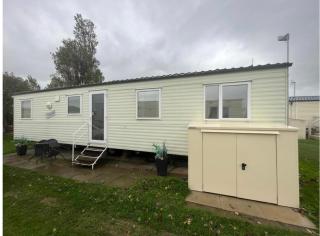 Spacious & welcoming 6th Berth Caravan California Cliffs Holiday Park, Norfolk Coast - Scratby - 4