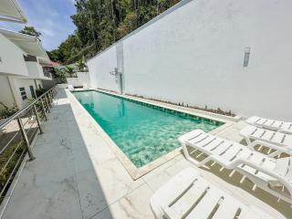 Apto Térreo com 2 quartos (ambos com ar split), sendo 1 suíte, internet privativa 300MBPS, no Residencial Vila Regina, condominio com piscina e área gourmet bem próximo a praia de Taperapuã - 9