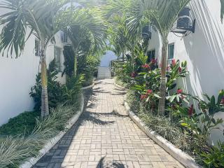 Apto Térreo com 2 quartos (ambos com ar split), sendo 1 suíte, internet privativa 300MBPS, no Residencial Vila Regina, condominio com piscina e área gourmet bem próximo a praia de Taperapuã - 9