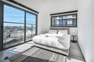 Modern 3 BR Penthouse with Jacuzzi in Rothschild Blvd by HolyGuest - 1