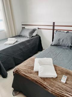 Apto Térreo com 2 quartos (ambos com ar split), sendo 1 suíte, internet privativa 300MBPS, no Residencial Vila Regina, condominio com piscina e área gourmet bem próximo a praia de Taperapuã - 7