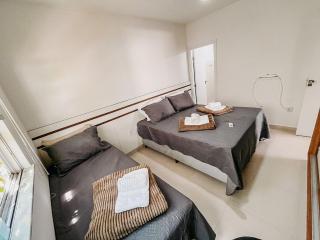 Apto Térreo com 2 quartos (ambos com ar split), sendo 1 suíte, internet privativa 300MBPS, no Residencial Vila Regina, condominio com piscina e área gourmet bem próximo a praia de Taperapuã - 6